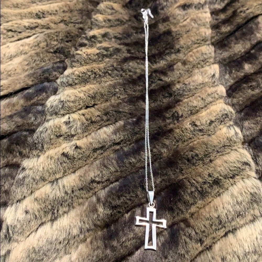 Sweet sterling silver cross/chain 18 inches. #A57 - Picture 3 of 3